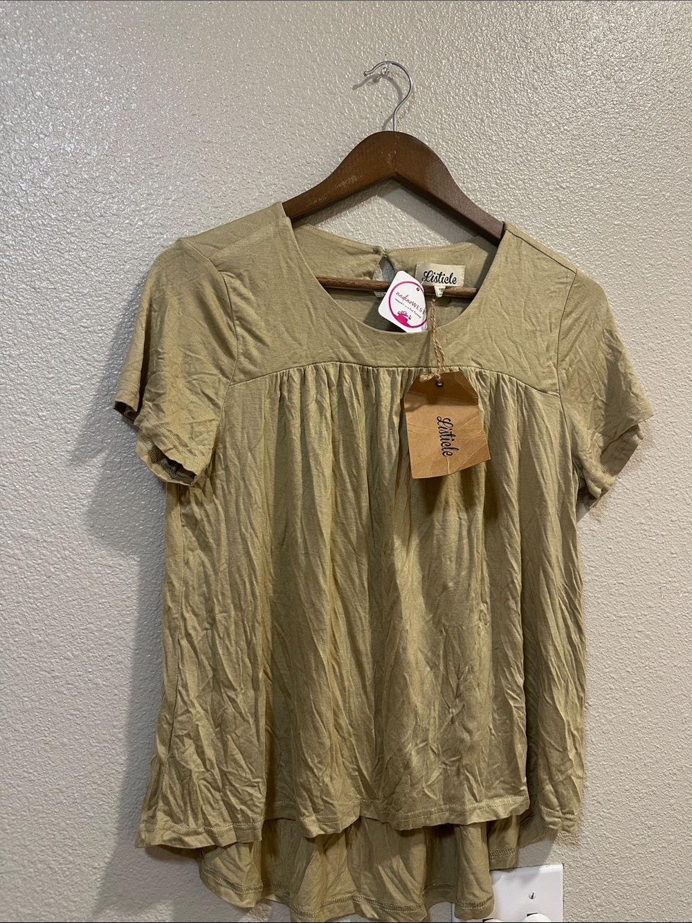 Listicle Short Sleeve Peasant Top — Tan